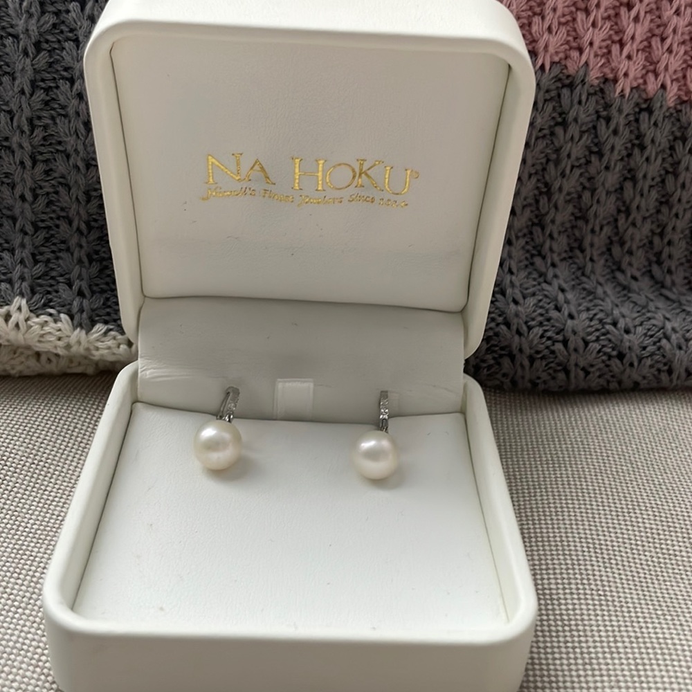 Na Hoku Pearl Earrings